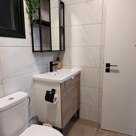 Under The Palms Λευκωσία