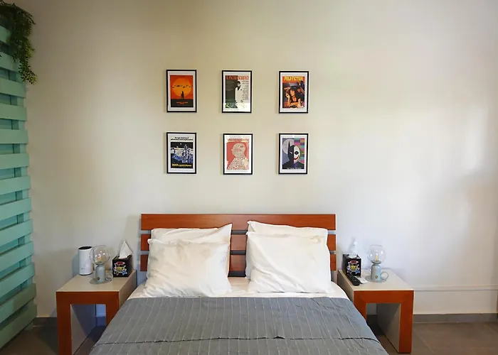 Under The Palms Λευκωσία