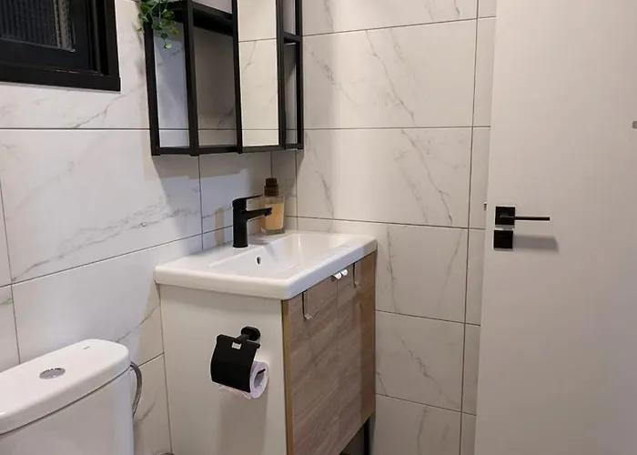 Under The Palms Λευκωσία