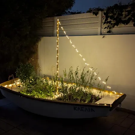 בית הארחה Under The Palms